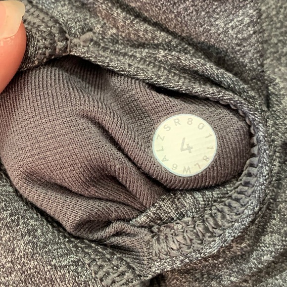 Lululemon gray leggings size 4 EUC - Picture 3 of 4